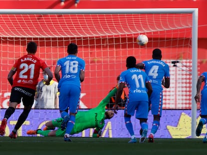 Oblak, superado en el penalti por el lanzamiento de Muriqi.