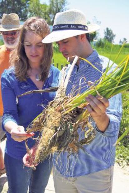 Blanca Alvargonzález e Ignacio Yusty, en el delta del Ebro.