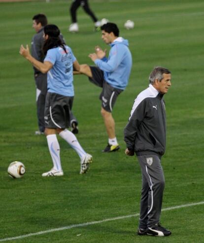 Tabárez, durante un entrenamiento en Sudáfrica