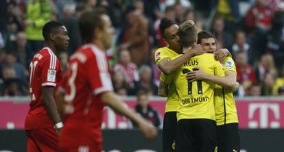 Aubameyang, Reus y Hofmann celebrando uno de los goles.