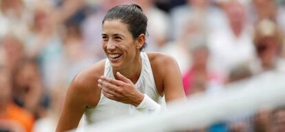 Muguruza celebra su triunfo en la final de Wimbledon contra Venus, en julio.