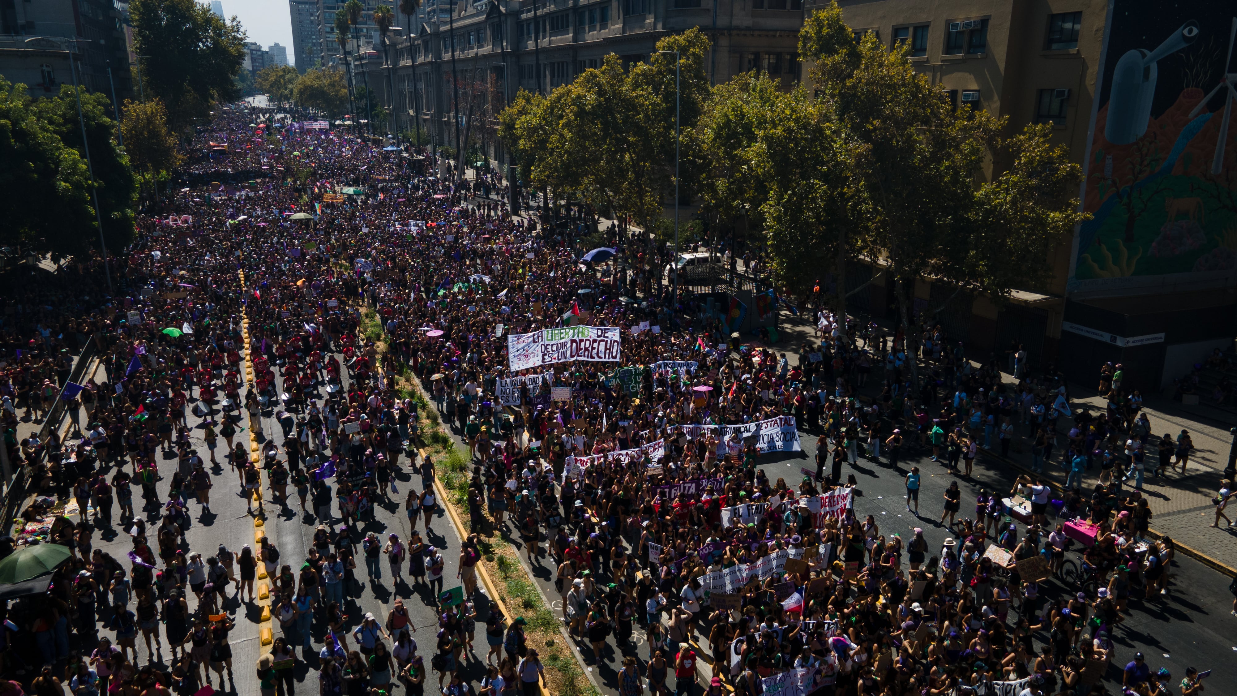 8M: las mujeres gritan “paren de matarnos” a una América Latina en pleno giro conservador