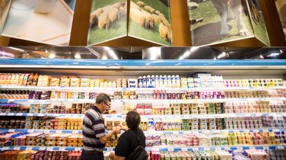Supermercado Gadis en una zona residencial a las afueras de Santiago de Compostela.