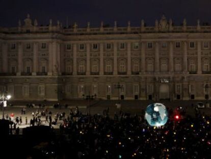 Palacio Real en Madrid, con la iluminaci&oacute;n apagada en la Hora del Planeta. 
