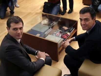 El secretario general del PSOE, Pedro S&aacute;nchez, y el presidente de Ciudadanos, Albert Rivera.