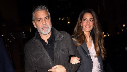 George y Amal Clooney pasean por nueva York, el 13 de diciembre de 2023.