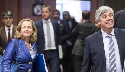 La ministra de Economía, Nadia Calviño, junto al presidente del Eurogrupo, Mário Centeno, en julio del año pasado.