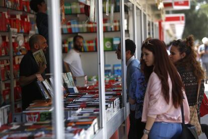 Ambiente en la Feria del Libro de Madrid. 