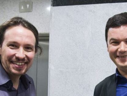 El l&iacute;der de Podemos, Pablo Iglesias, se despide del economista franc&eacute;s Thomas Piketty.