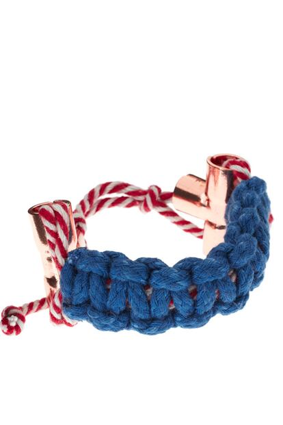 Pulsera de cordones y cierre ajustable de Asos. Precio: 15,65 euros