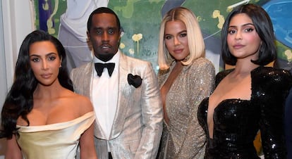 Kim Kardashian, Diddy, Khloé Kardashian y Kylie Jenner, en la fiesta de cumpleaños del músico. 
