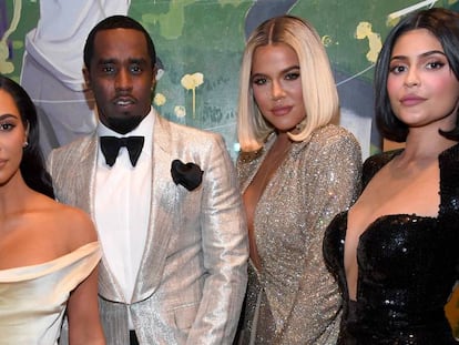 Kim Kardashian, Diddy, Khloé Kardashian y Kylie Jenner, en la fiesta de cumpleaños del músico. 