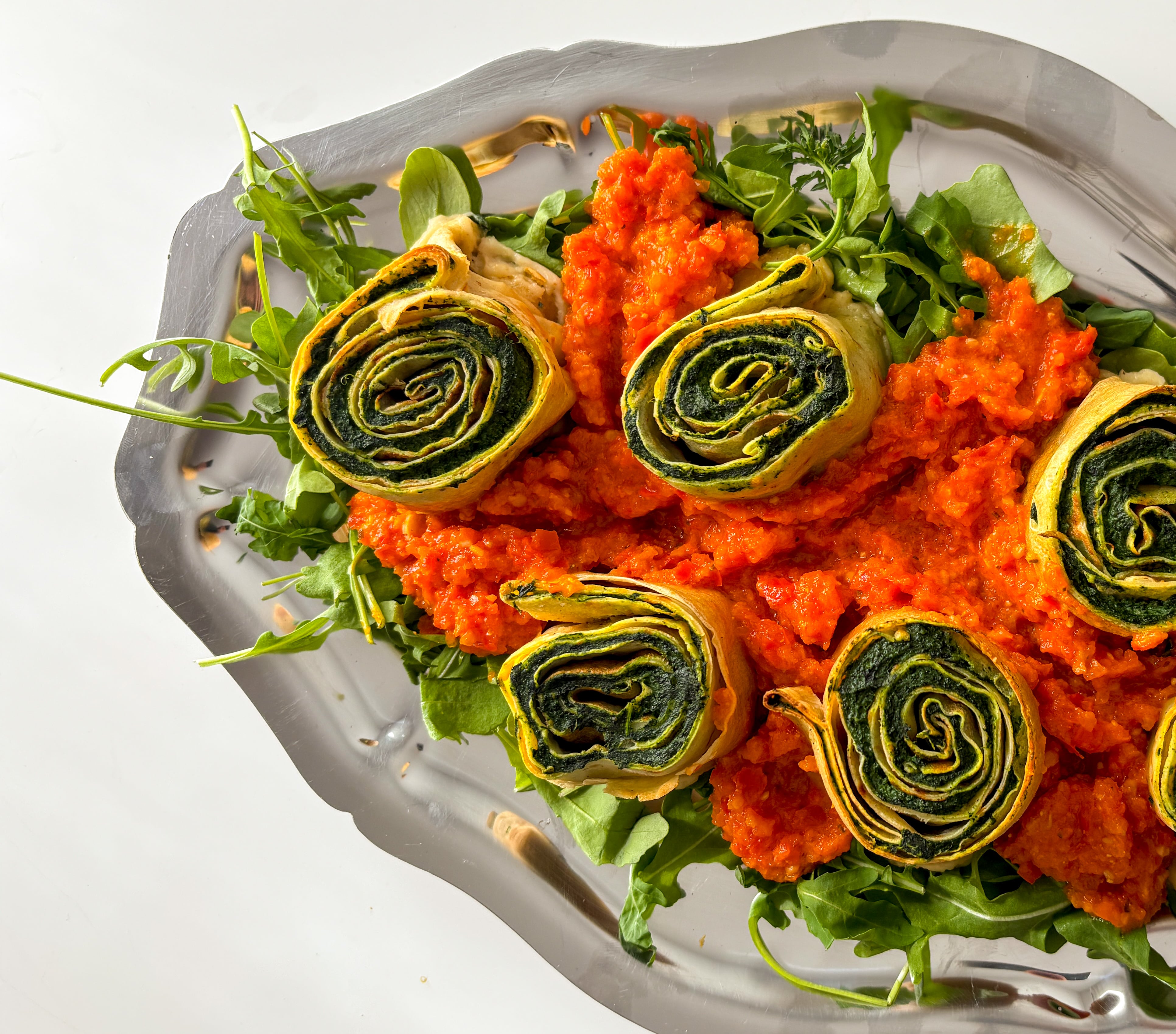 Crepe roll with spinach, ricotta and tomato sauce | Recipes | Gastronomy