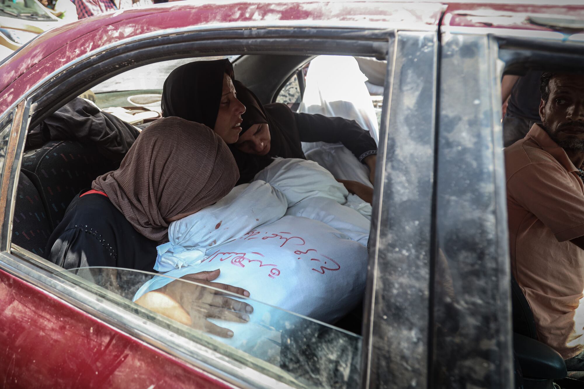 July 27, 2024, Gaza, Gaza, Palestine: More than 30 martyrs, body parts, and dozens of injuries arrived as the Israeli army bombed Khadija School, which houses thousands of displaced people, in the city of Deir al-Balah.,Image: 893077845, License: Rights-managed, Restrictions: , Model Release: no, Credit line: Saher Alghorra / Zuma Press / ContactoPhoto
Editorial licence valid only for Spain and 3 MONTHS from the date of the image, then delete it from your archive. For non-editorial and non-licensed use, please contact EUROPA PRESS.
27/07/2024