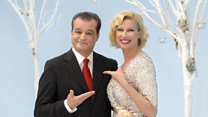 Ramón García y Anne Igartiburu en una imagen de promoción de las Campanadas de 2015.