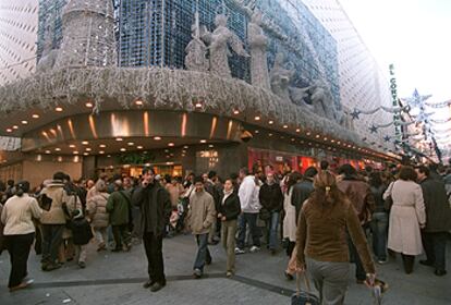 Una zona comercial de Madrid en Navidad.