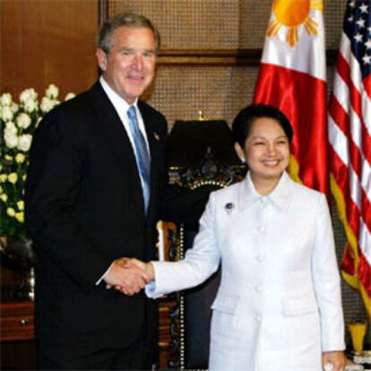 Bush, hoy con la presidenta Arroyo en Manila.