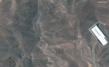 Imagen satelital del exterior de la planta de Fordow, el pasado 19 de junio, antes del ataque de Estados Unidos.