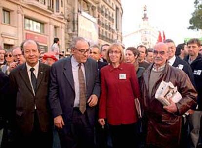 Los rectores Raúl Villar y Gregorio Peces-Barba junto a María Luisa Castro (IU) y José Antonio Labordeta.