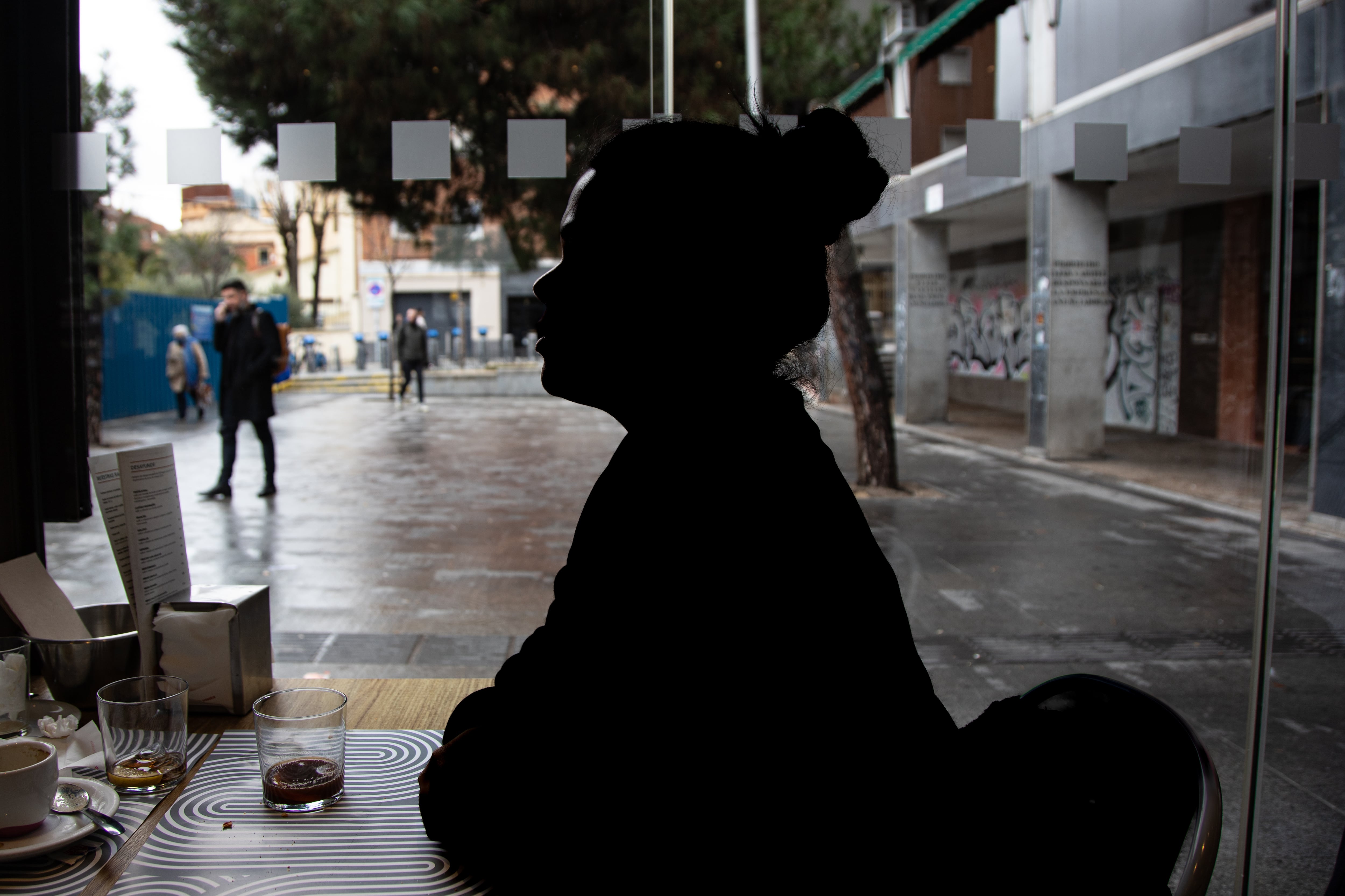 Pamela, venezolana de 42 años, en una terraza de Madrid.