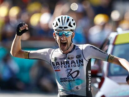 Wout Poels celebra la victoria en Saint-Gervais Mont-Blanc.