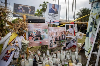 La ofrenda colocada frente al local donde funcionaba la discoteca Jet Set, en homenaje a las víctimas de la tragedia.
