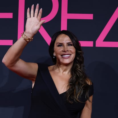 MEX9775. CIUDAD DE MÉXICO (MÉXICO), 15/01/2025.- La actriz española Karla Sofía Gascón posa durante una rueda de prensa de la película Emilia Pérez este miércoles, en Ciudad de México (México). El elenco de Emilia Pérez, una de las películas favoritas de esta temporada de premios, afirmó que el filme se hizo con amor y respeto a México, donde ha recibido críticas por cómo retrata al narcotráfico y las víctimas de desapariciones. EFE/ Sáshenka Gutiérrez