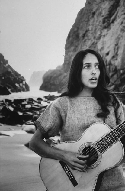 Joan Baez. A cantora, compositora e ativista norte-americana –que chegou a se casar e ter um filho–, não tem nenhum problema em admitir que teve um affaire com uma mulher.