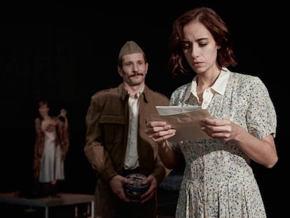 Tábata Cerezo y Trigo Gómez, en la adaptación teatral de 'Celia en la revolución'.