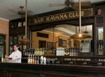 Bar de ambientación años treinta en el Museo de la Fundación Havana Club, en La Habana.