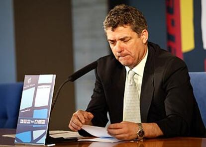 Ángel María Villar, presidente de la Federación Española de Fútbol, en una conferencia de prensa.