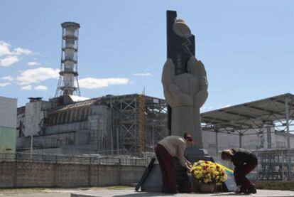 Monumento que conmemora el escape de Chernóbil.