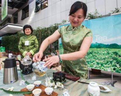 Los tés verde o blanco (en la foto) ganan cuota de mercado en todo el planeta. 