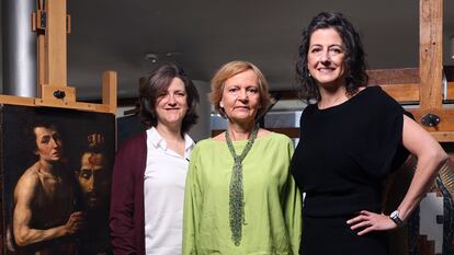 Isabel Bennasar, María Antonia López de Asiaín y Sonia Tortajada, en el Prado.