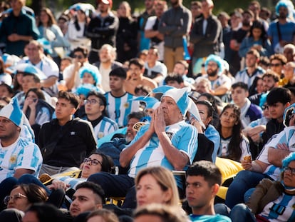 Aficionados de Argentina durante el partido ante Arabia Saudí en la primera jornada del Mundial.