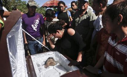 Funeral del hombre muerto en las protestas.