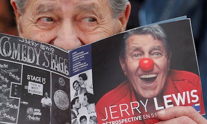 Jerry Lewis posa no festival de Cannes, em 2013.