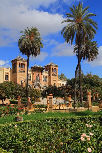 El pabellón neomudéjar del parque de María Luisa, construido para la Exposición Iberoamericana de 1929, alberga el Museo de Artes y Costumbres Populares