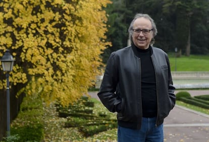 El cantautor barcelonés Joan Manuel Serrat ha dedicado el Premio Ondas, a toda la gente que lo ha “acompañado en el camino” durante su carrera y que hace que continúe con ganas seguir escribiendo.