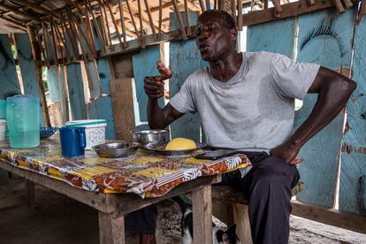 Emile Yapo lunches on a dish of rat with cassava in spicy eggplant sauce at Crinsh-Crinsh in Agou