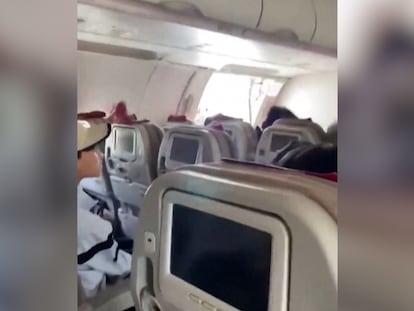 Vídeo | Un avión de Asiana Airlines logra aterrizar tras la apertura de una de sus puertas