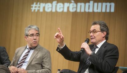 Francesc Homs (izquierda) y Artur Mas, ayer en Barcelona. 