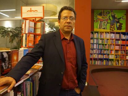 Alberto Salcedo durante una presentación de un libro en Lima, Perú, en 2014.