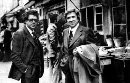 A la derecha, Santiago Carrillo, con peluca gris y lentillas, junto a Teodulfo Lagunero poco antes de cruzar la frontera española en febrero de 1976.