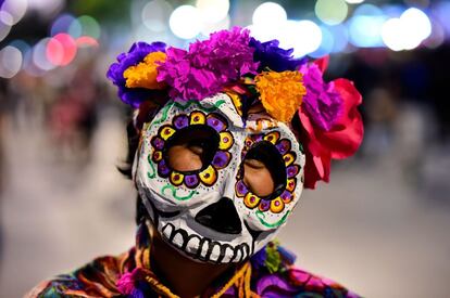 Uma mulher fantasiada de La Catrina na Cidade de México.