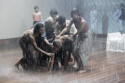 Momento de 'La fuerza oculta', dirigida por Ivo van Hove en el Teatre Grec.