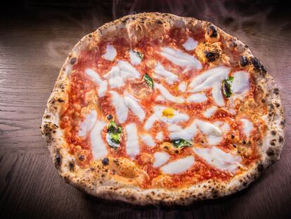 Pizza Margarita, certificada por la Associazione Verace Pizza Napoletana, de NAP, en una imagen proporcionada por el establecimiento.