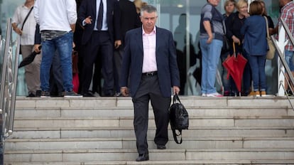El exasesor de urbanismo del Ayuntamiento de Marbella Juan Antonio Roca sale de la Audiencia Provincial de Málaga en 2017.