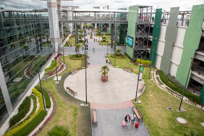 jardín central del Aeropuerto Felipe Ángeles