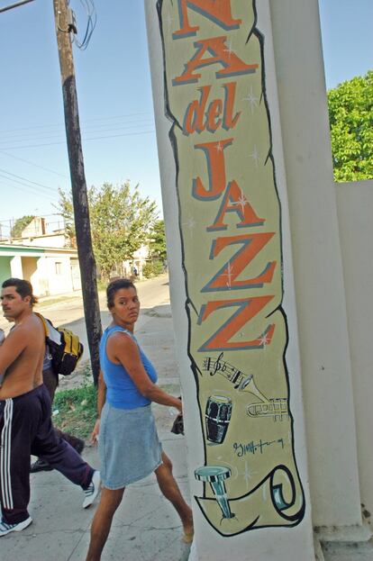Portal de ‘La esquina del jazz’, la casa de Gilberto Torres, sede de la peña de los bailadores de Santa Amalia.